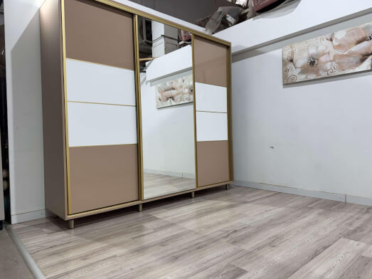 Dressing cu 3 uși glisante, oglindă și detalii aurii – model AXIS